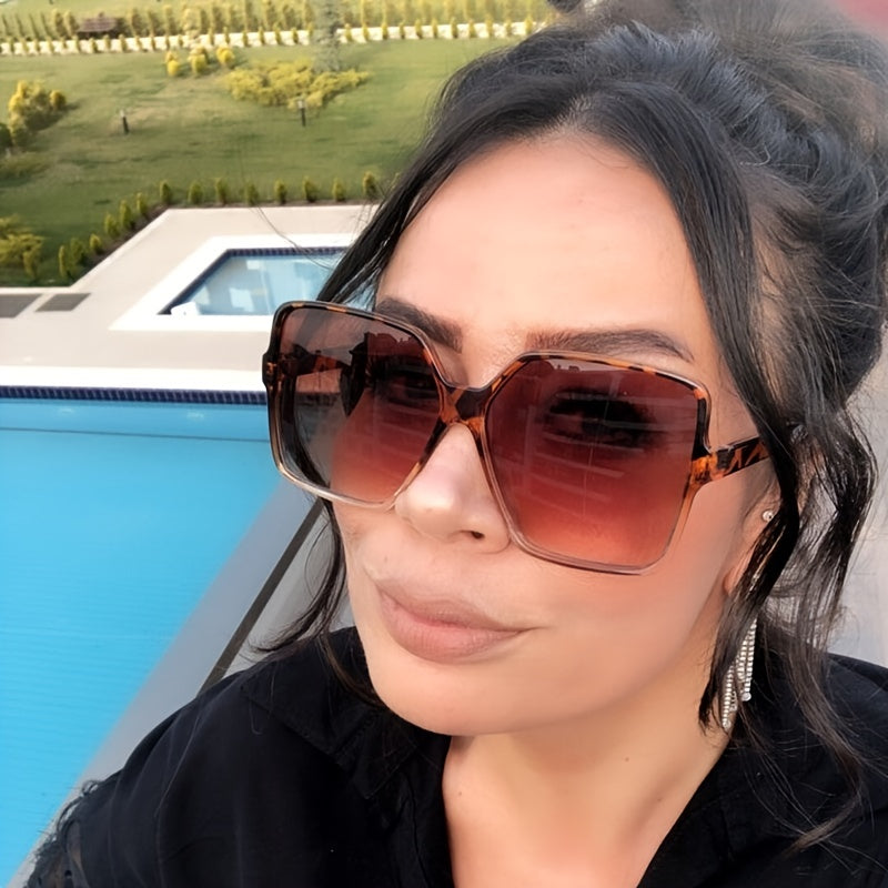 Fashionable Big Frame Gradient Sunglasses – Travel & Driving Ready