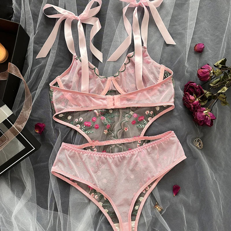 Elegant & Sexy Lingerie Set – Women’s Lace Bra with Matching Thong