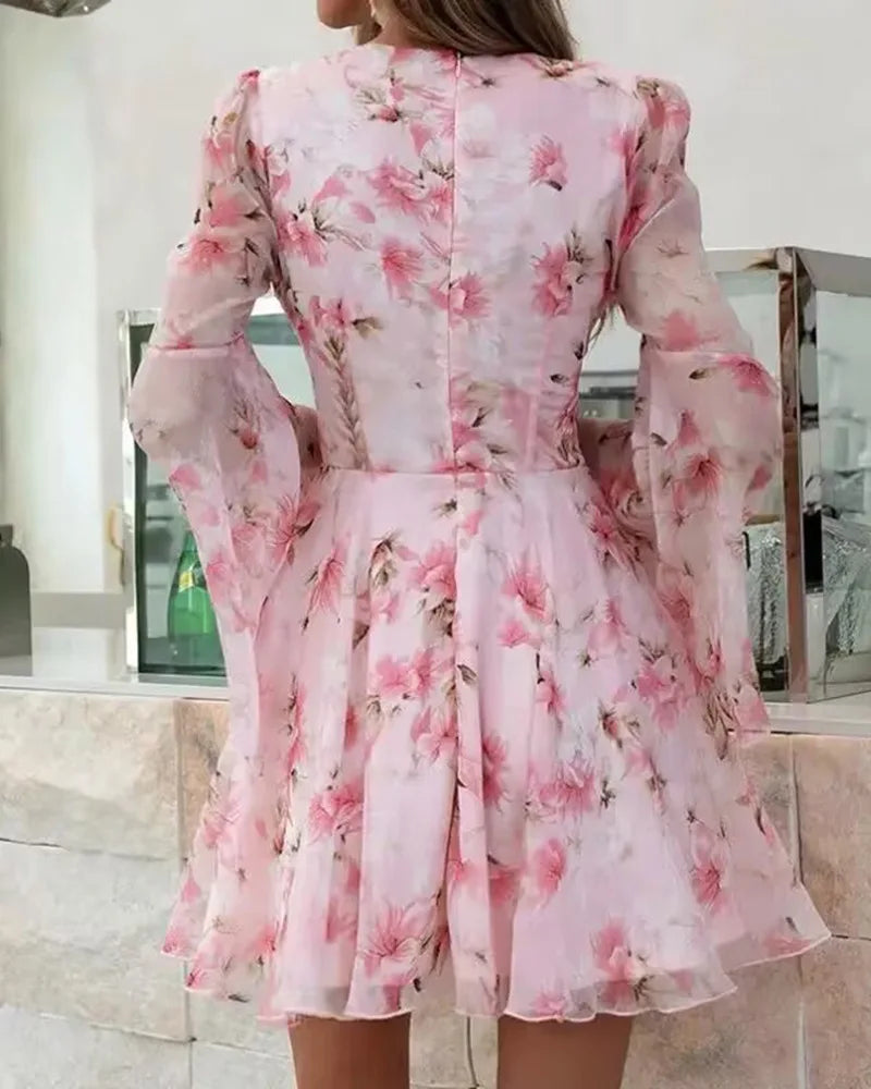 Chic Floral Print Bell Sleeve Dress for Women – V-Neck Summer Beauty 2025