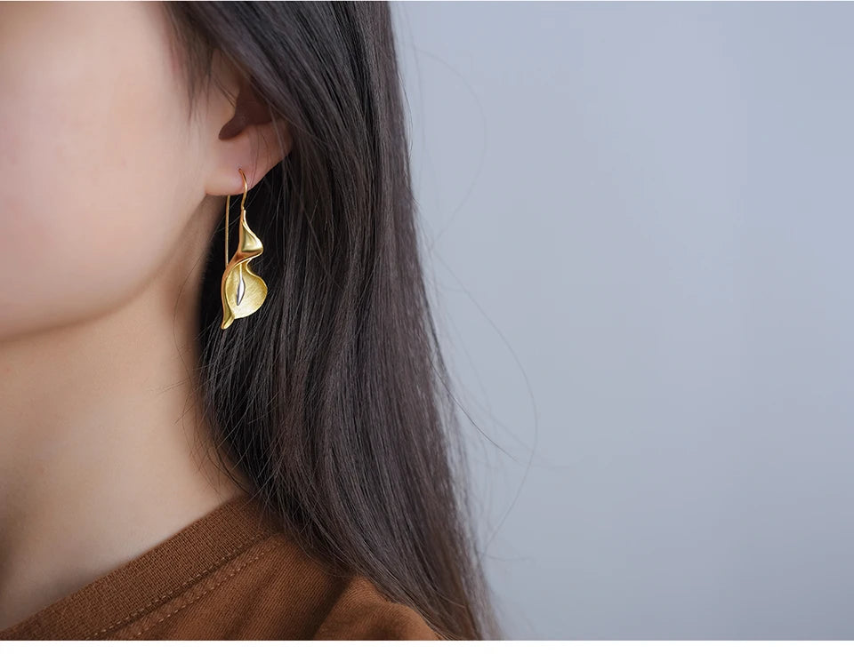 Elegant Calla Lily Earrings – Long Hanging 18K Gold & Silver Floral Jewelry