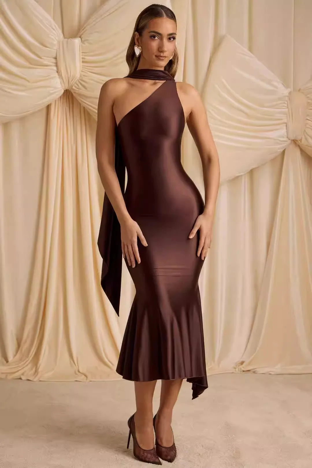 Elegant Backless Slim Fit Dress for Women – Summer 2025 Fashion Staple