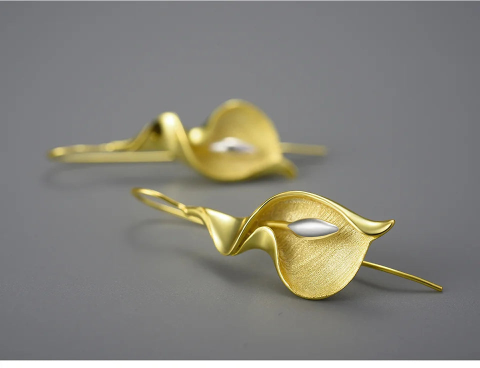 Elegant Calla Lily Earrings – Long Hanging 18K Gold & Silver Floral Jewelry