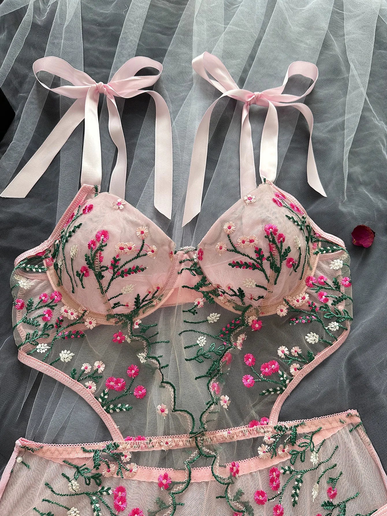 Elegant & Sexy Lingerie Set – Women’s Lace Bra with Matching Thong