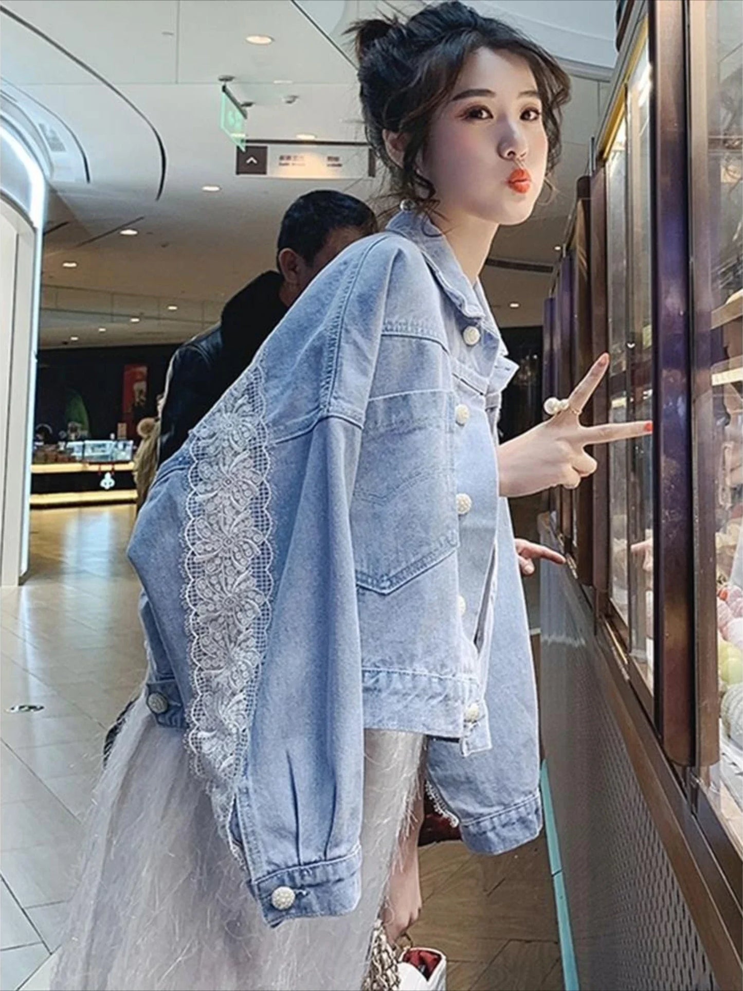 Elegant Lace-Trimmed Denim Coat – Women’s Spring/Autumn Designer Jacket