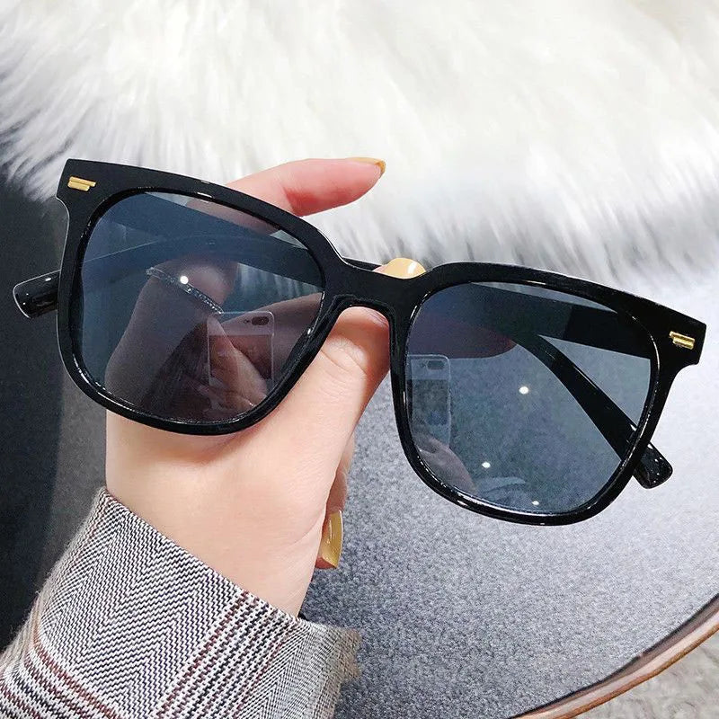 Fashion Square Sunglasses – UV400 Protection, Retro Style for Stylish Women