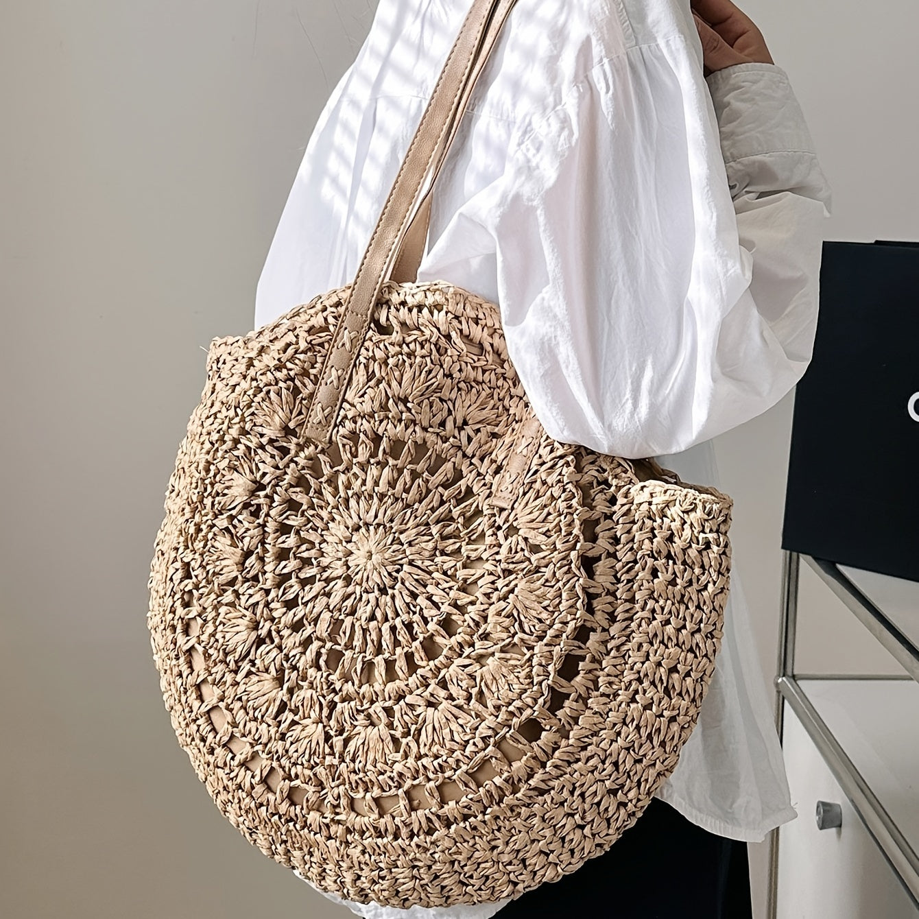 Vintage-Inspired Round Straw Bag – Portable Handwoven Beach Tote with Dual Handles