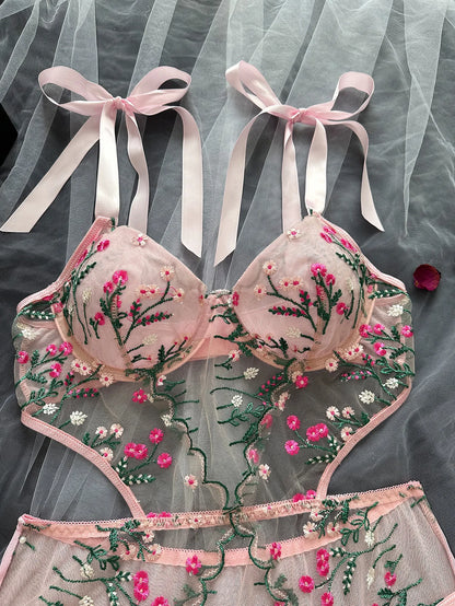 Elegant & Sexy Lingerie Set – Women’s Lace Bra with Matching Thong